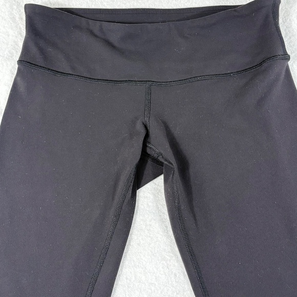 Lululemon Women's Cropped Leggings Size 6 with 21" Inseam in Black - Picture 2 of 13